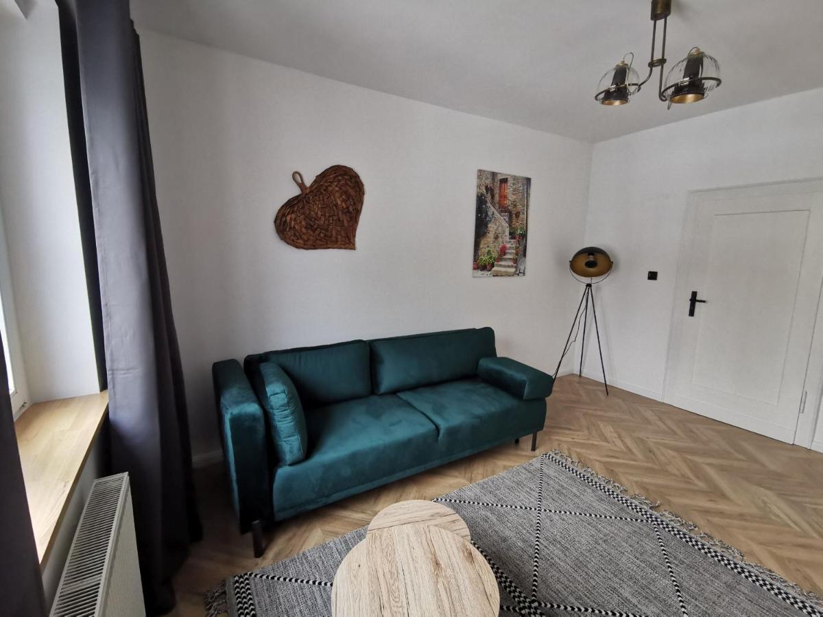 Apartament Black&White Еленя-Гура Экстерьер фото