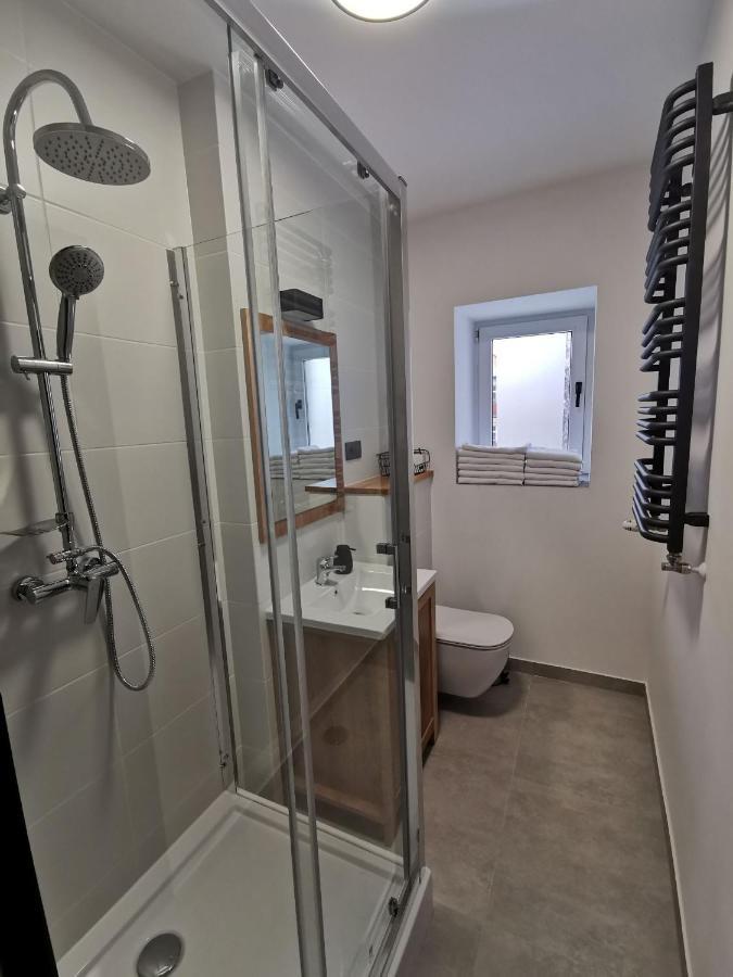 Apartament Black&White Еленя-Гура Экстерьер фото
