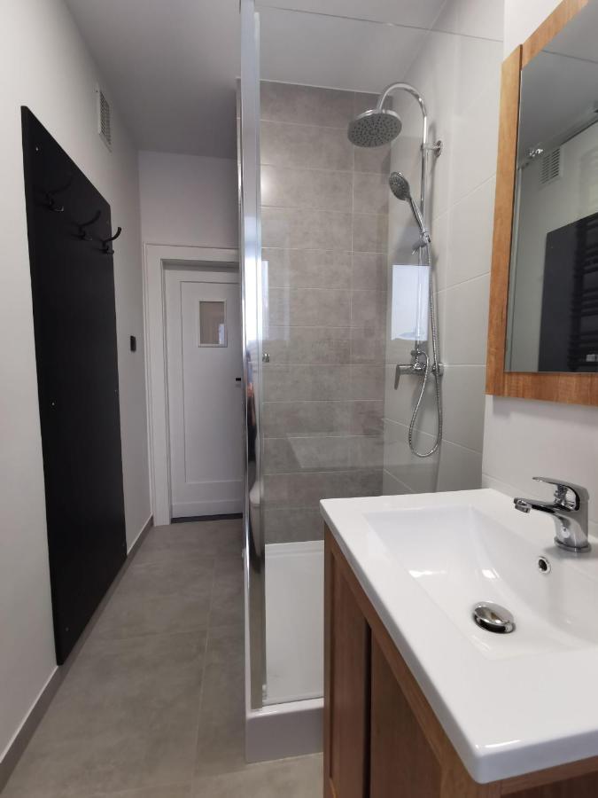 Apartament Black&White Еленя-Гура Экстерьер фото